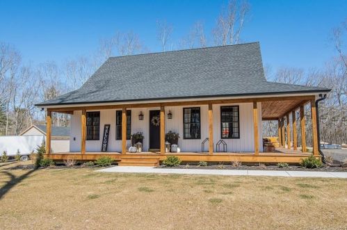 426 Moosup Pond Rd, Moosup, CT 06354-1811