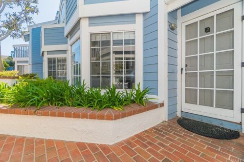 315 Winnipeg Pl, Long Beach, CA 90814-2531