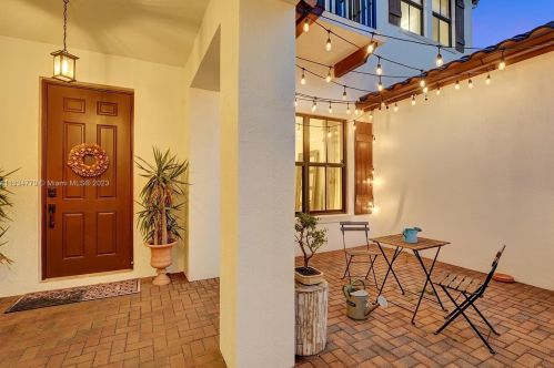 8297 28th St, Hollywood FL  33024-3187 exterior