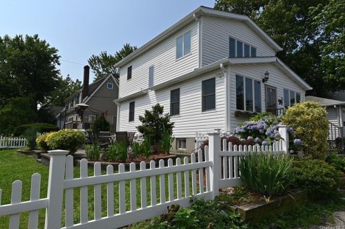 13 Elm Pl, Bronx, NY 10465-3907