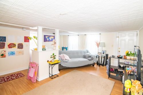 23 Bowers St, Nashua NH  03060-3904 exterior