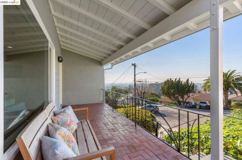 4112 Eastlake Ave, Oakland, CA 94602-4002