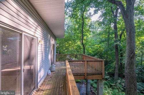 467 Freeze Rd, Linden VA  22642-5527 exterior