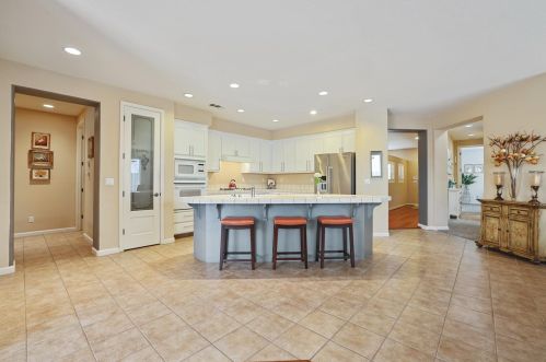 767 Red Barn Pl, Lathrop CA  95330-8975 exterior