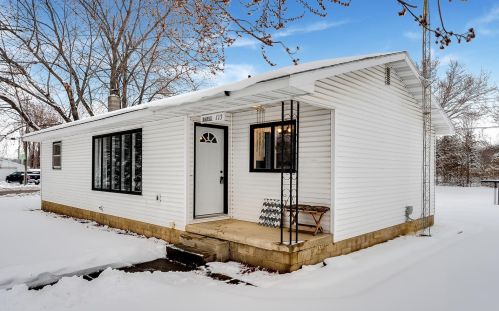 113 22nd Ave, Faribault, MN 55021-5611