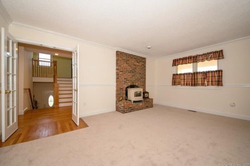 11 High Mdw Rd, Huntington CT 06484-3475 exterior