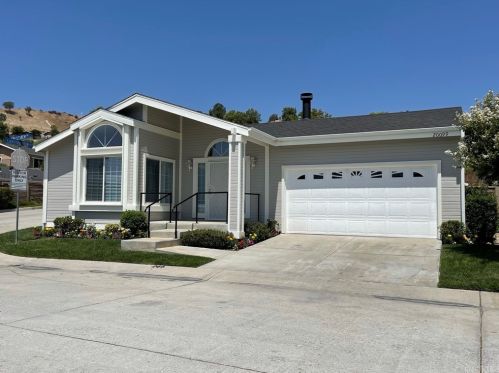 20099 Crestview Dr, Santa Clarita, CA 91351-5758