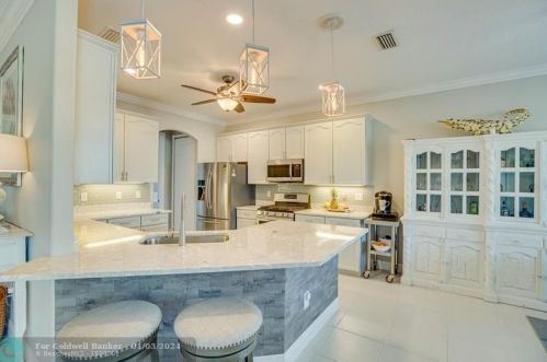 1525 79th Ave, Vero Beach FL  32966-1261 exterior