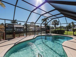 482 Tradewinds Ave, Naples FL  34108-2375 exterior