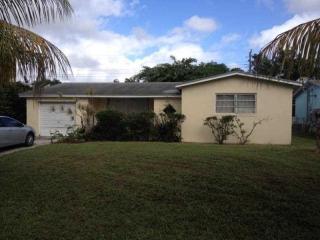 7221 Embassy Blvd, Hollywood FL  33023-6526 exterior