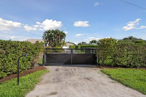 2904 Appaloosa Trl, West Palm Beach FL  33414-7639 exterior