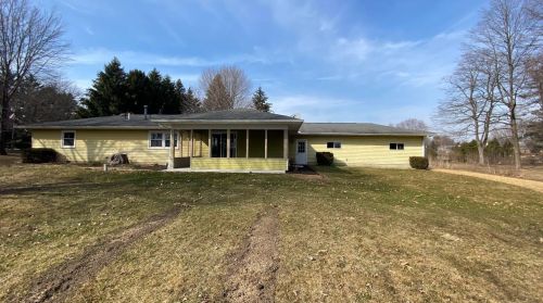 96 Division Rd, Valpo IN  46383-8014 exterior