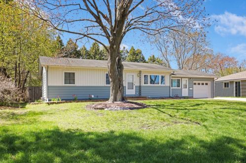 3033 Jersey Ave, Minneapolis, MN 55427-2938