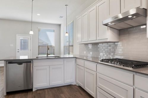 1105 Whispering Hills Dr, Midlothian TX  76063-6603 exterior