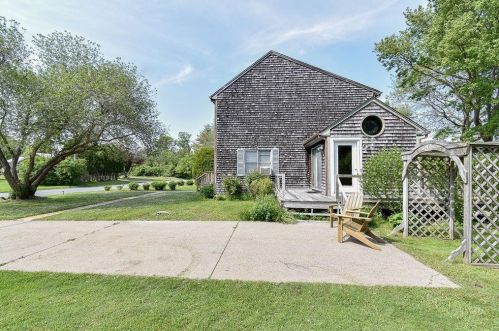 38 Noble St, South Kingstown RI  02882-3941 exterior