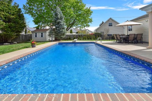 16 Galway Dr, Hazlet NJ  07730-1112 exterior