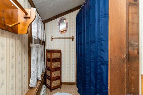 63 Red Oak Hill Rd, Farmington CT  06032-2201 exterior