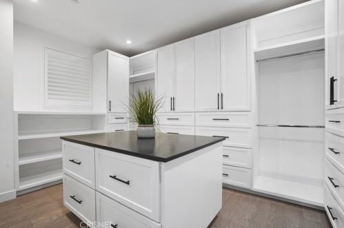 3213 Pine Ave, Manhattan Beach CA  90266-3615 exterior