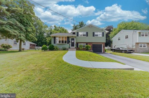16 Ash Ave, West Deptford, NJ 08096-6301