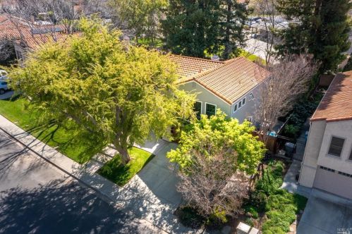 424 Stanford St, Vacaville CA  95687-4653 exterior