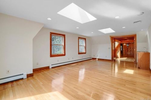 207 Osborne Hill Rd, Fishkill NY  12524-2529 exterior