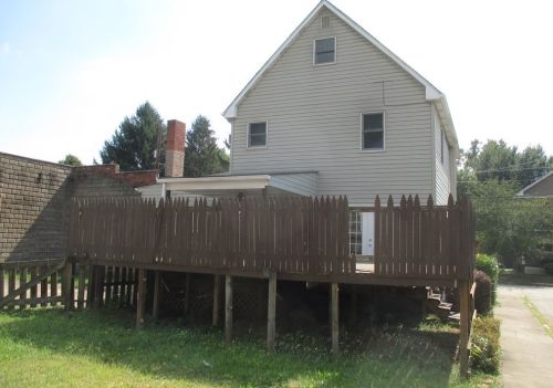 301 Middle St, West Brownsville, PA 15417-2338