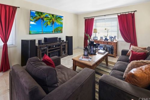 2309 Ripley Ave, Redondo Beach, CA 90278-5127