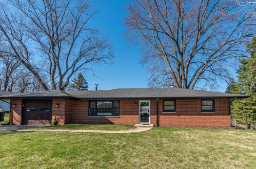 1731 Fairview Dr, Lake Geneva, WI 53147-1603