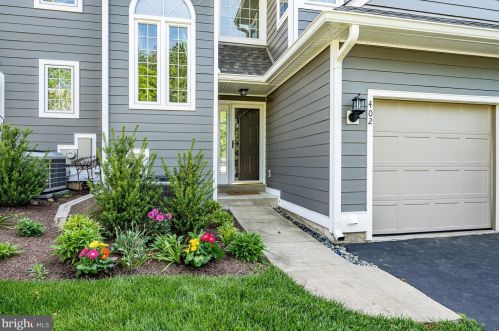 402 Village Ln, Chadds Ford, PA 19317-7313