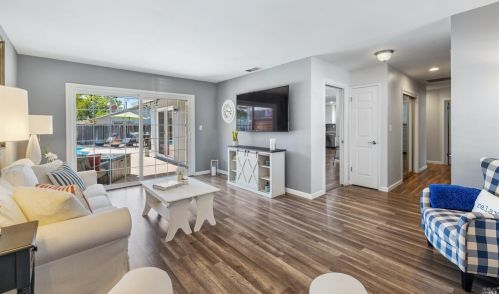 235 Grove Ave, Santa Rosa CA  95409-3813 exterior
