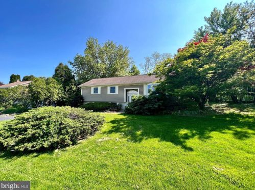 3 Long Lane Dr, Hummelstown, PA 17036-9545