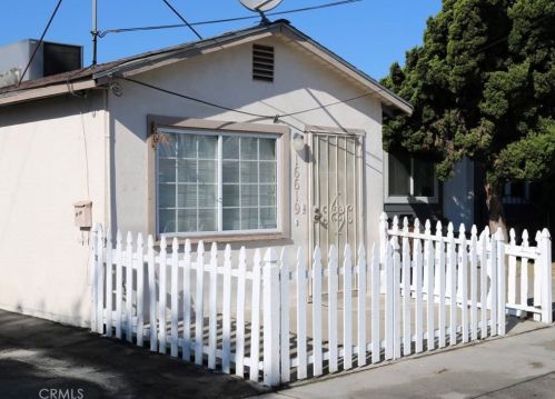 16619 Woodruff Ave, Bellflower, CA 90706-4915