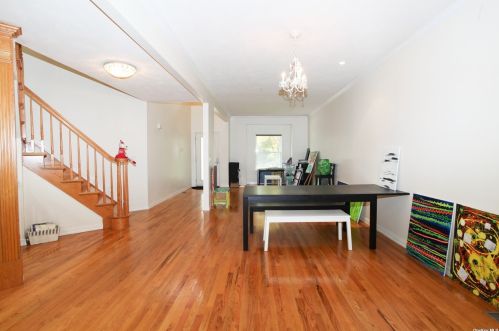 4 Sabrina Ct, Huntington Station NY  11746-4225 exterior