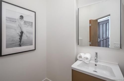 1355 Ravean Ct, Encinitas CA  92024-6204 exterior