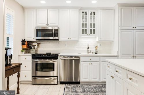 11710 Dry River Ct, Herndon VA  20191-2964 exterior