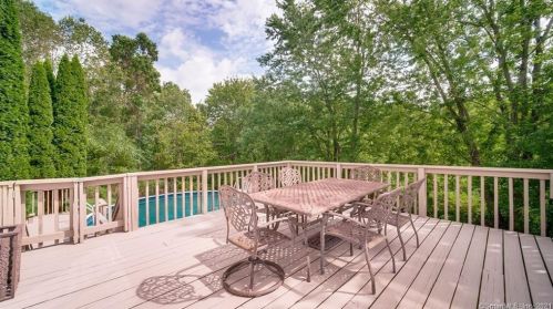 53 Harvard Ct, Middletown CT  06457-4965 exterior
