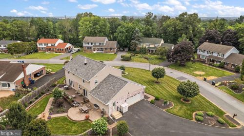 3 Dansfield Dr, Wilmington DE  19803-4806 exterior