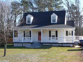 557 Mullens Ln, Highland Springs, VA 23075-1933