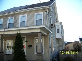 134 Lewis St, Delaware Park, NJ 08865-2927