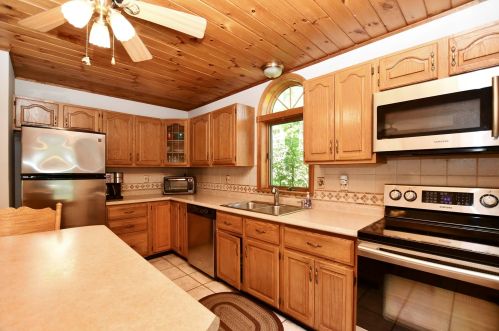 44 Tolend Rd, Dover NH  03820-5501 exterior