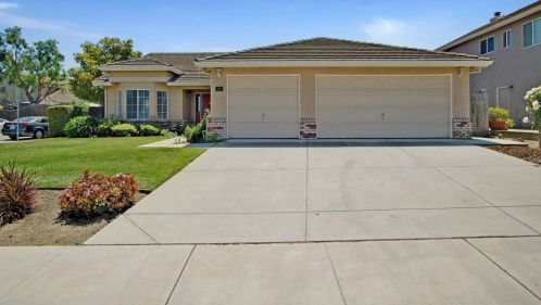 2151 Cypress St, Hollister, CA 95023-7554