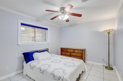 2801 Dominique Dr, Galveston TX 77551-1570 exterior