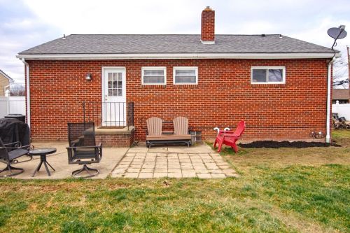 2632 Russell Dr, New Kensington PA  15068-3037 exterior