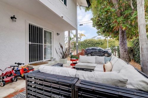 220 Beryl St, Redondo Beach CA  90277-2111 exterior