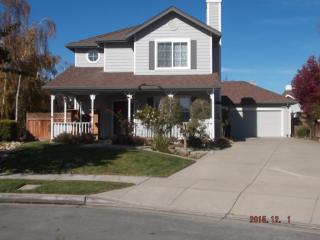 14 Hyannis Cir, Salinas, CA 93906-4815