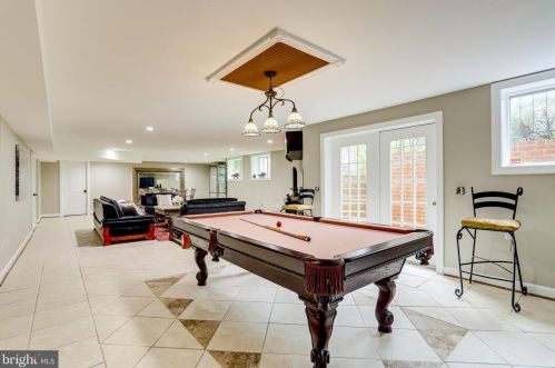 10108 Nedra Dr, Great Falls VA  22066-2835 exterior