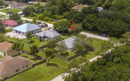 8886 105th Ct, Vero Beach, FL 32967-3275