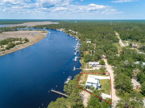 601 Riverview Dr, Carrabelle FL  32322-5054 exterior