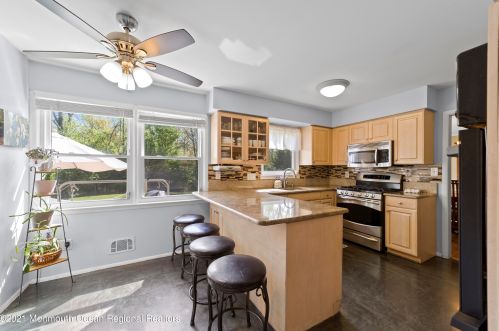 15 Sandburg Dr, Morganville NJ  07751-1428 exterior