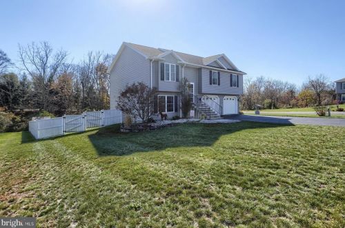 2 Camelot Ln, North Newton, PA 17241-9219